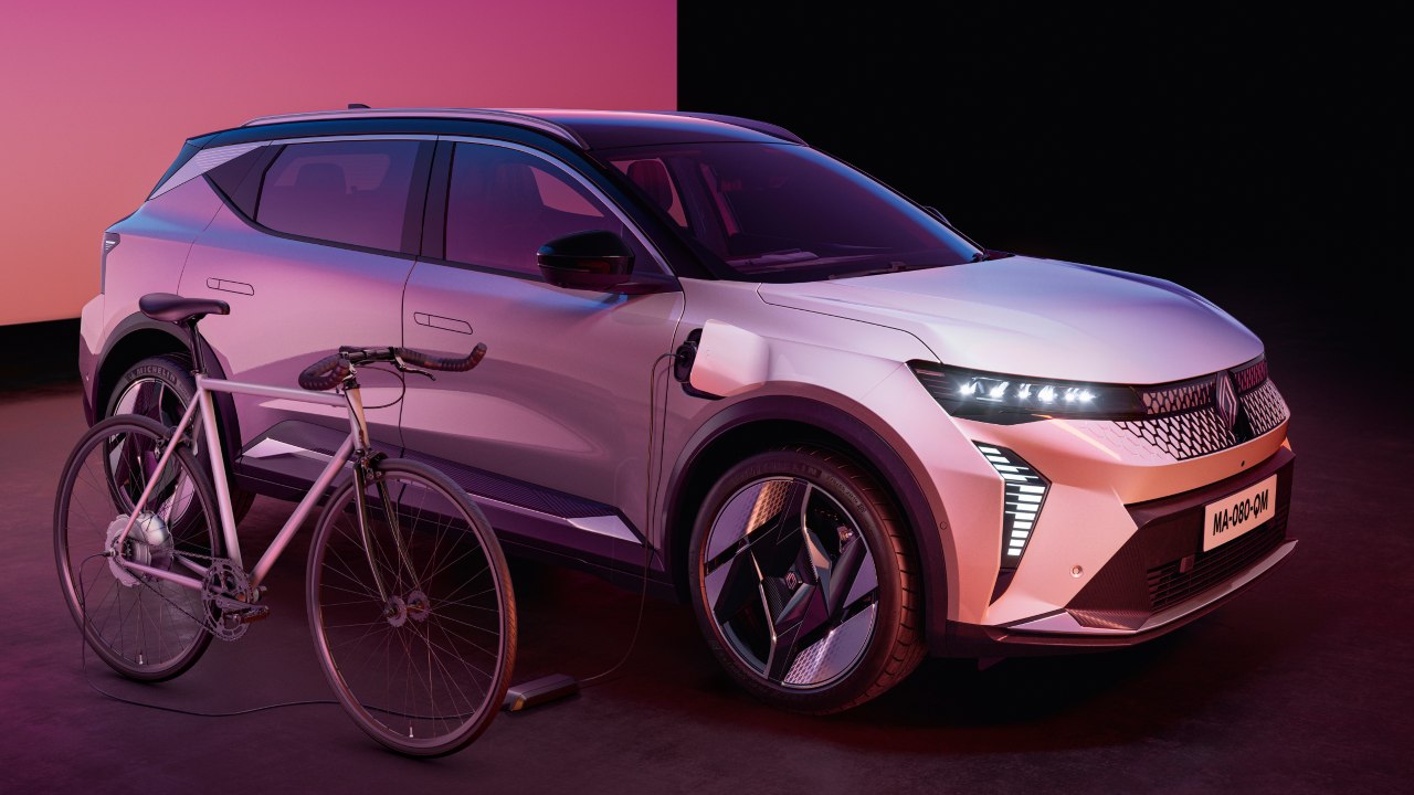 White Renault Scenic with bike
