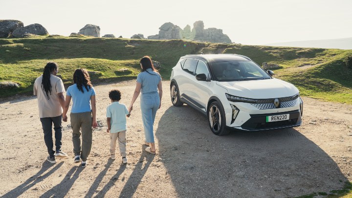 Renault Scenic with family