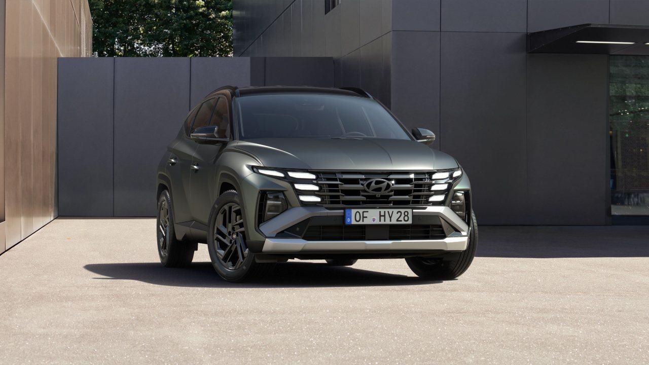 Grey Hyundai Tucson front left static 