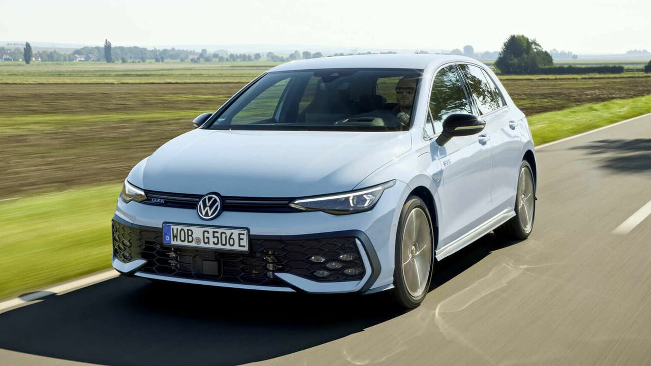 Volkswagen Golf eHybrid Driving