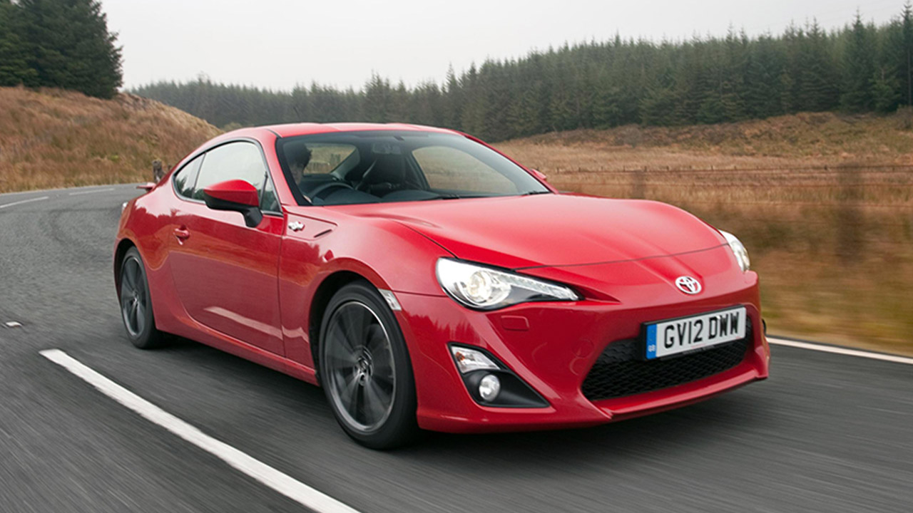 Red Toyota GT86, driving