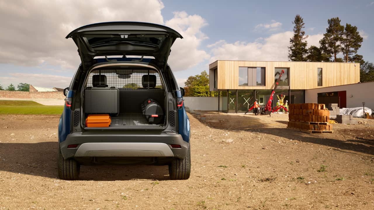 Land Rover Discovery Commercial Static Rear