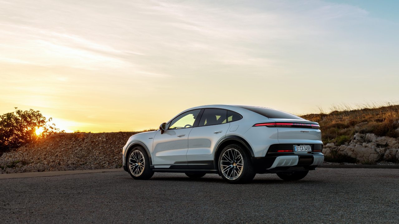 White Porsche Cayenne coupe
