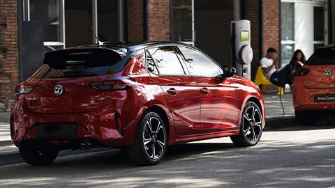 vauxhall corsa-e charging on street