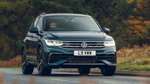 Volkswagen Tiguan, driving shot, countryside background