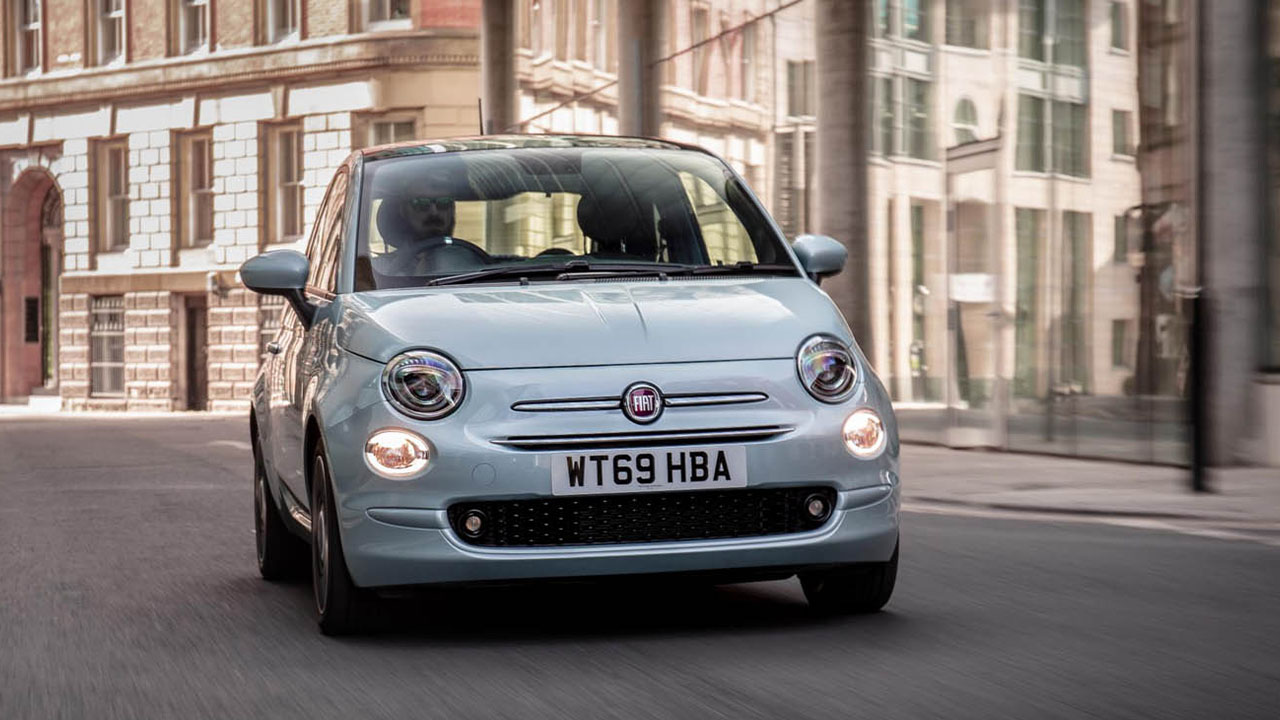 Pastel Fiat 500 hybrid, driving in urban environment