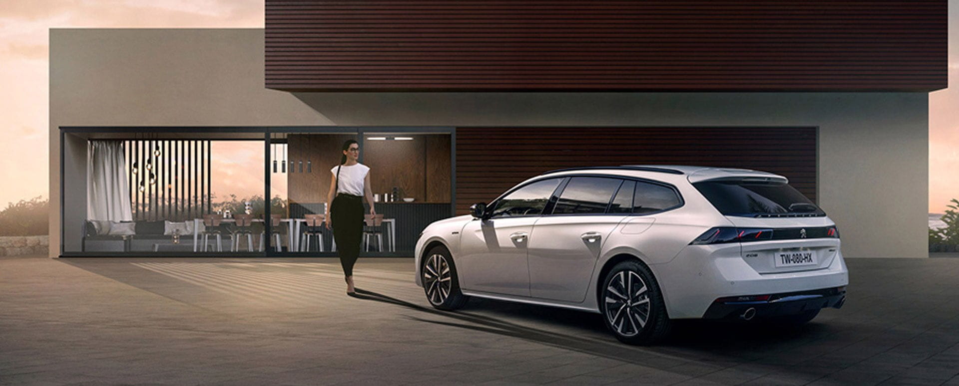 Peugeot 508/Businesswoman