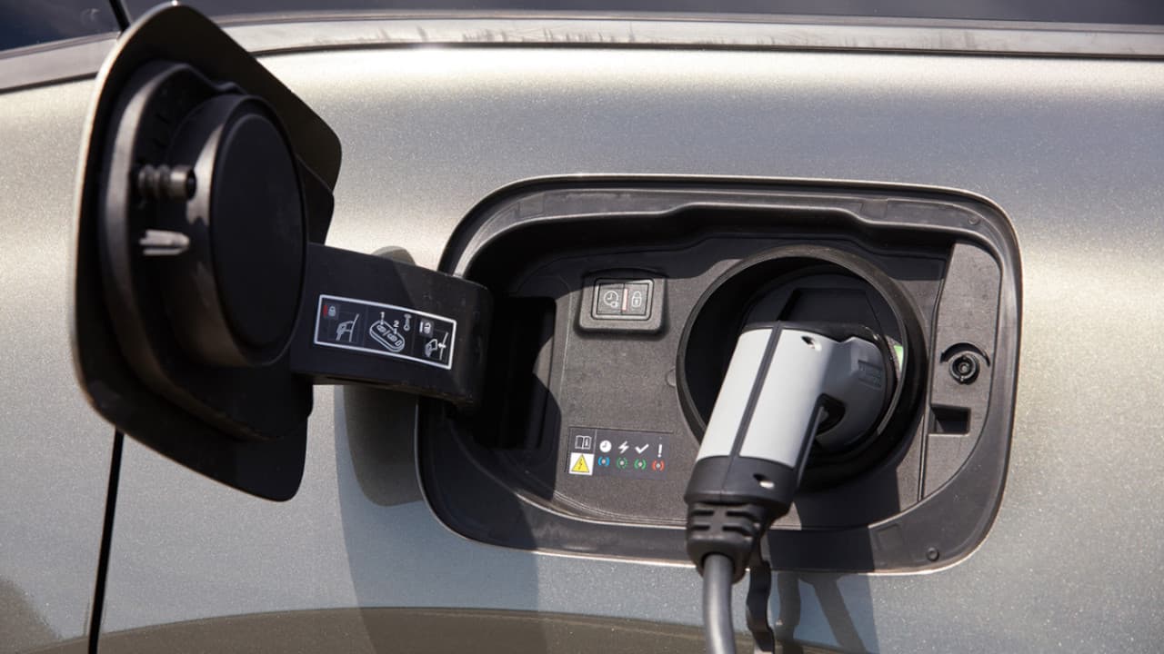 Citroën C5 X Charging