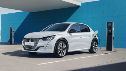 Peugeot e-208 Charging