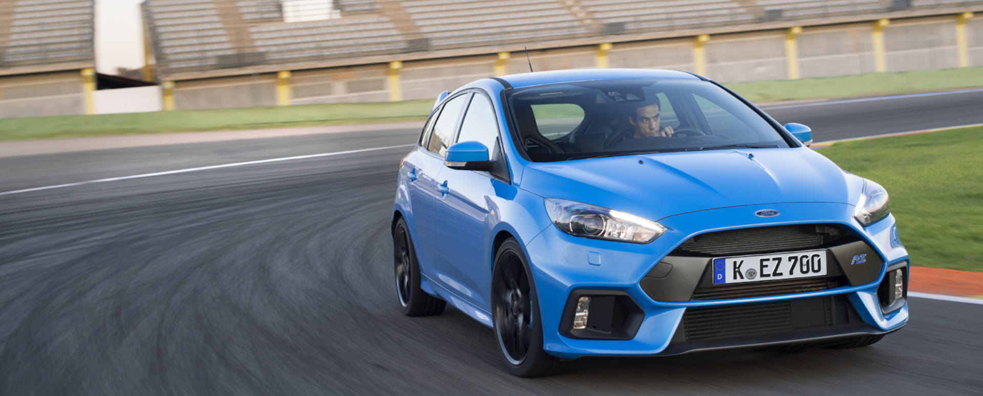 Blue Ford Focus RS Exterior Track
