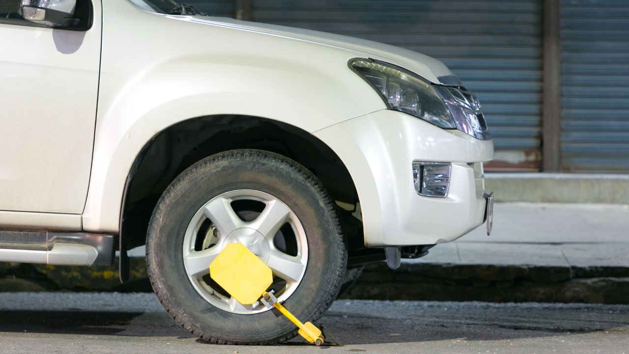 Yellow wheel clamp