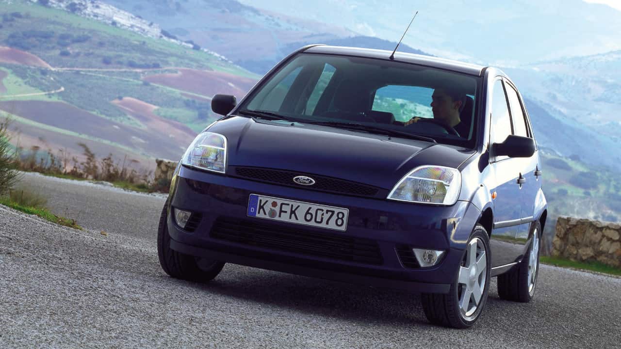 Blue Ford Fiesta Mk5 Exterior Front Driving