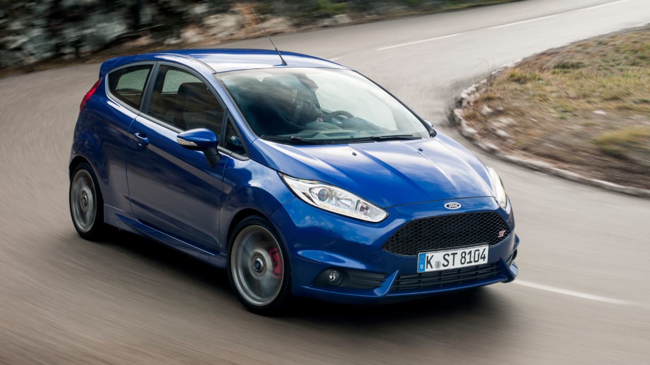 Blue Ford Fiesta Mk6 Exterior Front Driving
