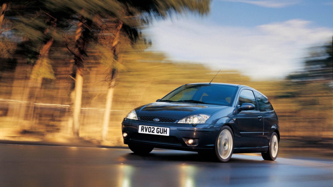 Ford Focus ST170 MK1 driving grey