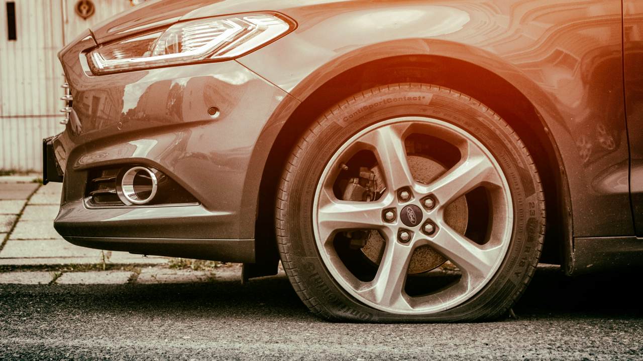 Flat tyre on Ford Mondeo