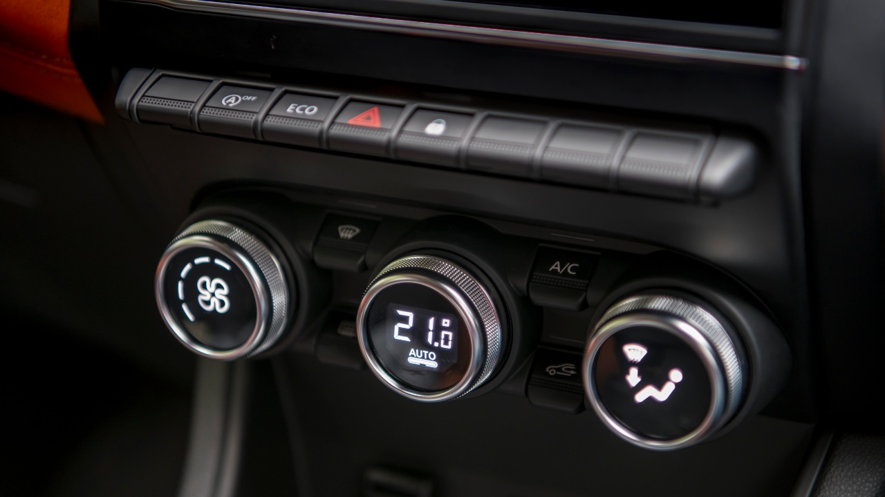 Renault Air con controls