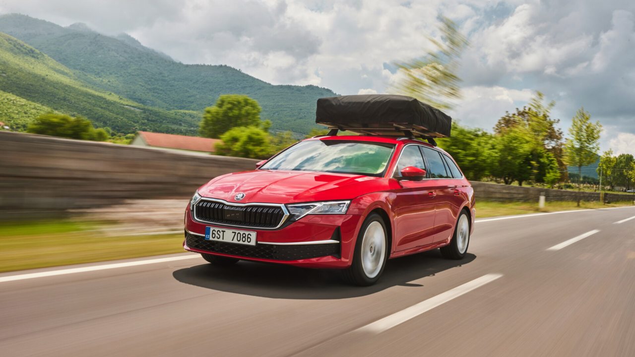 Red Skoda Ocatavia with roof box