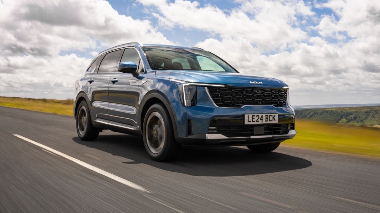 Blue Kia Sorento driving in the countryside