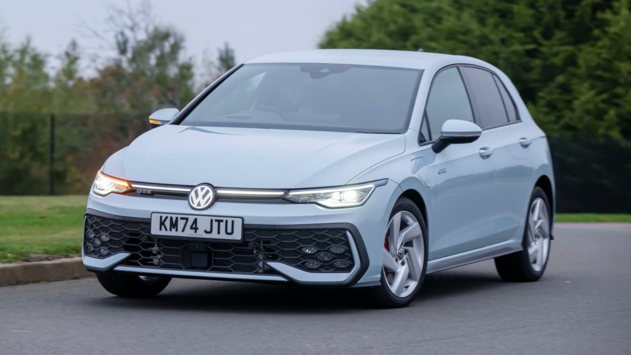 VW Golf GTE Driving 