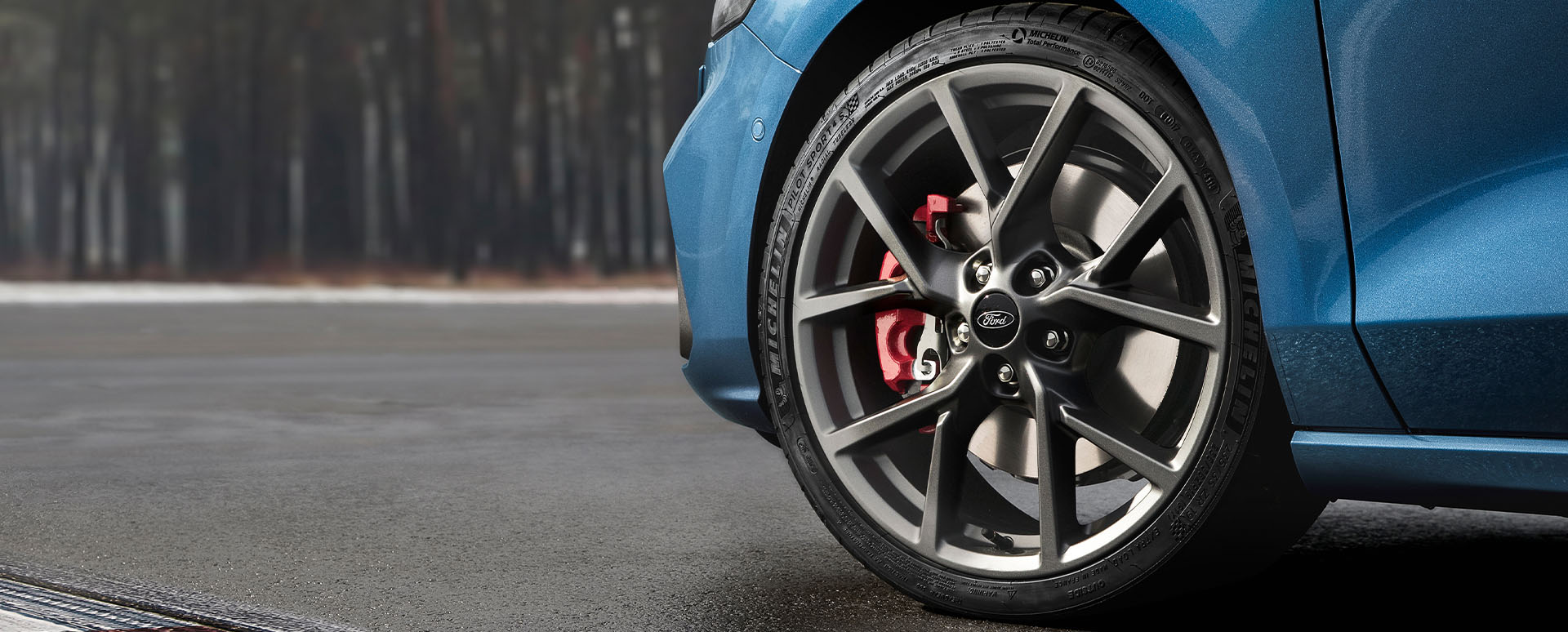 Blue Ford Focus ST alloy wheel