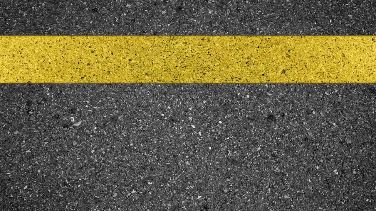 Single yellow line