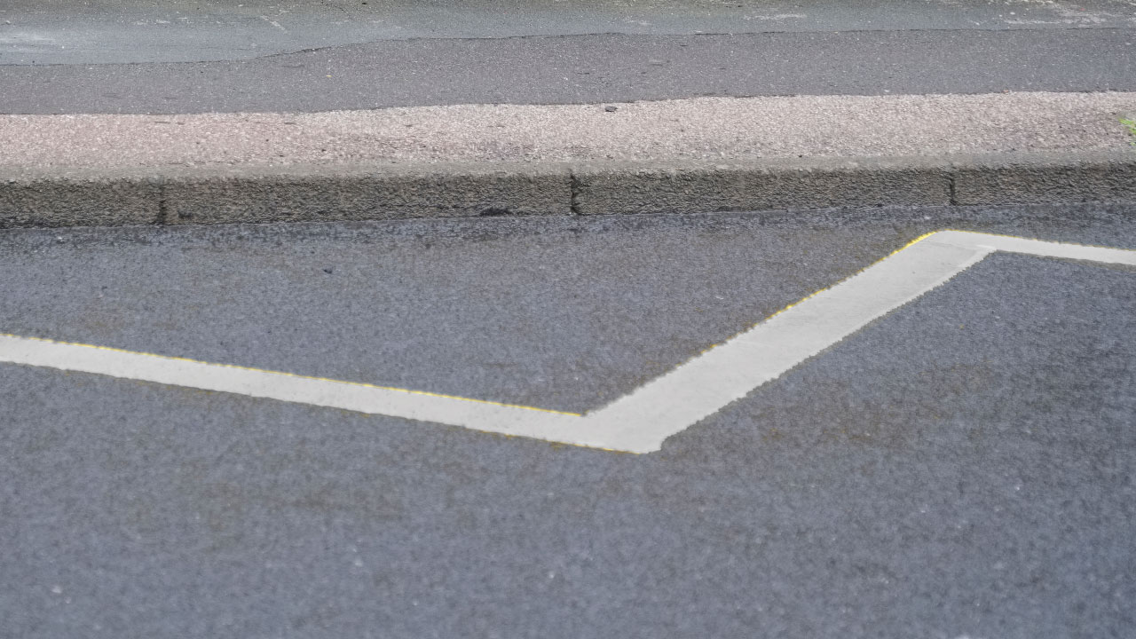 White zigzag line