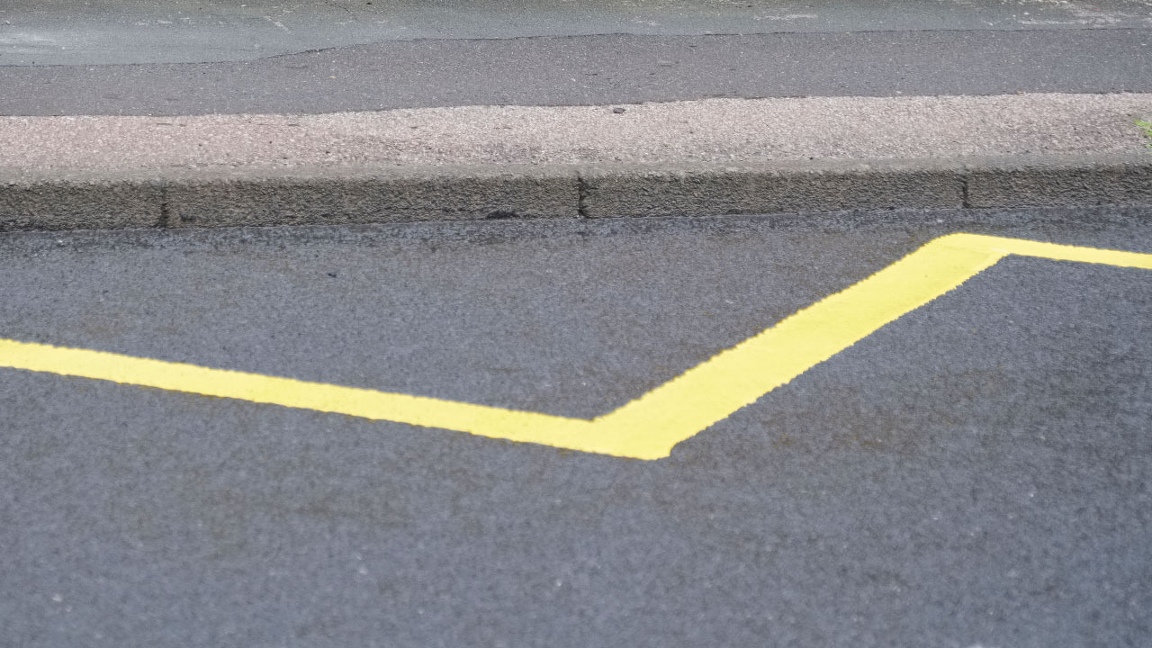 Yellow zigzag line