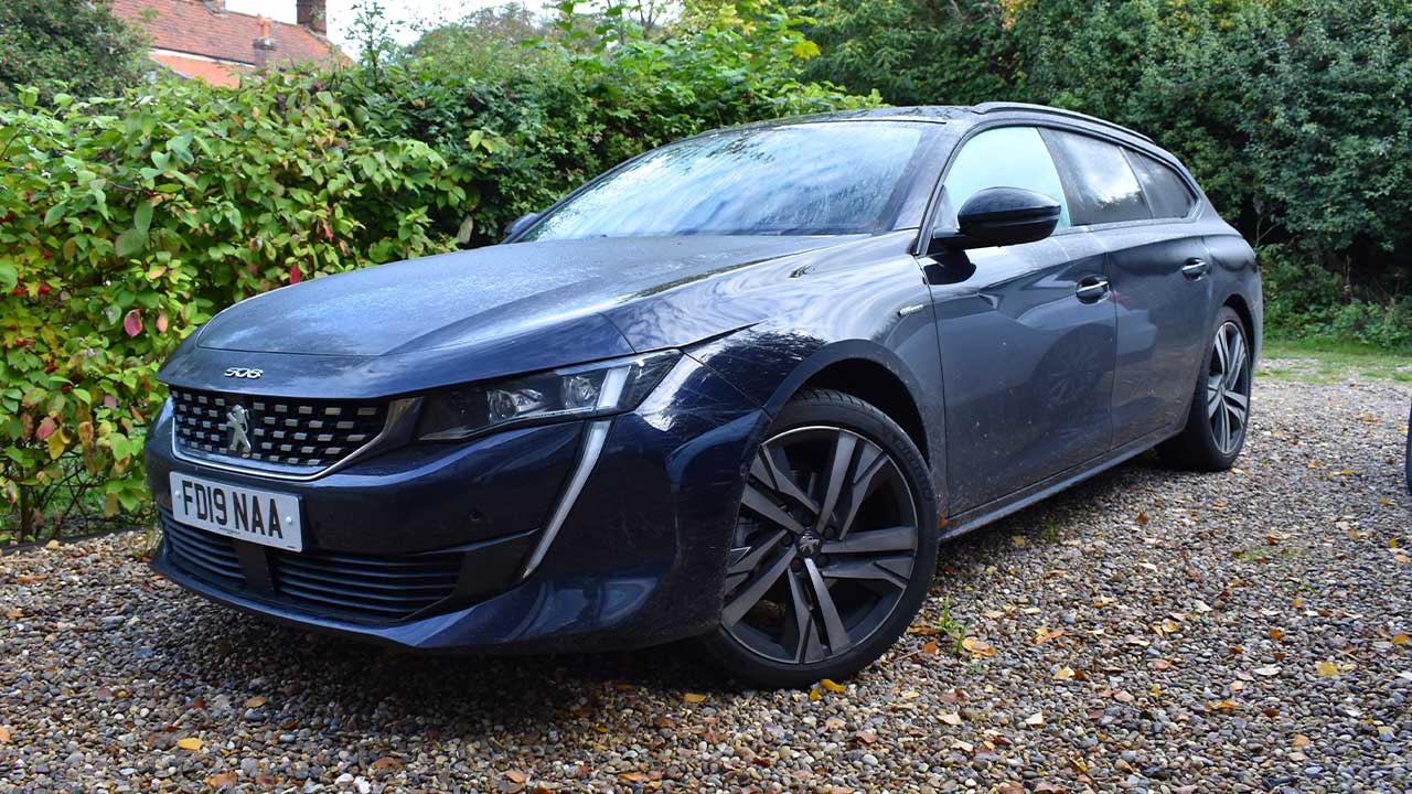 peugeot 508 parked, front