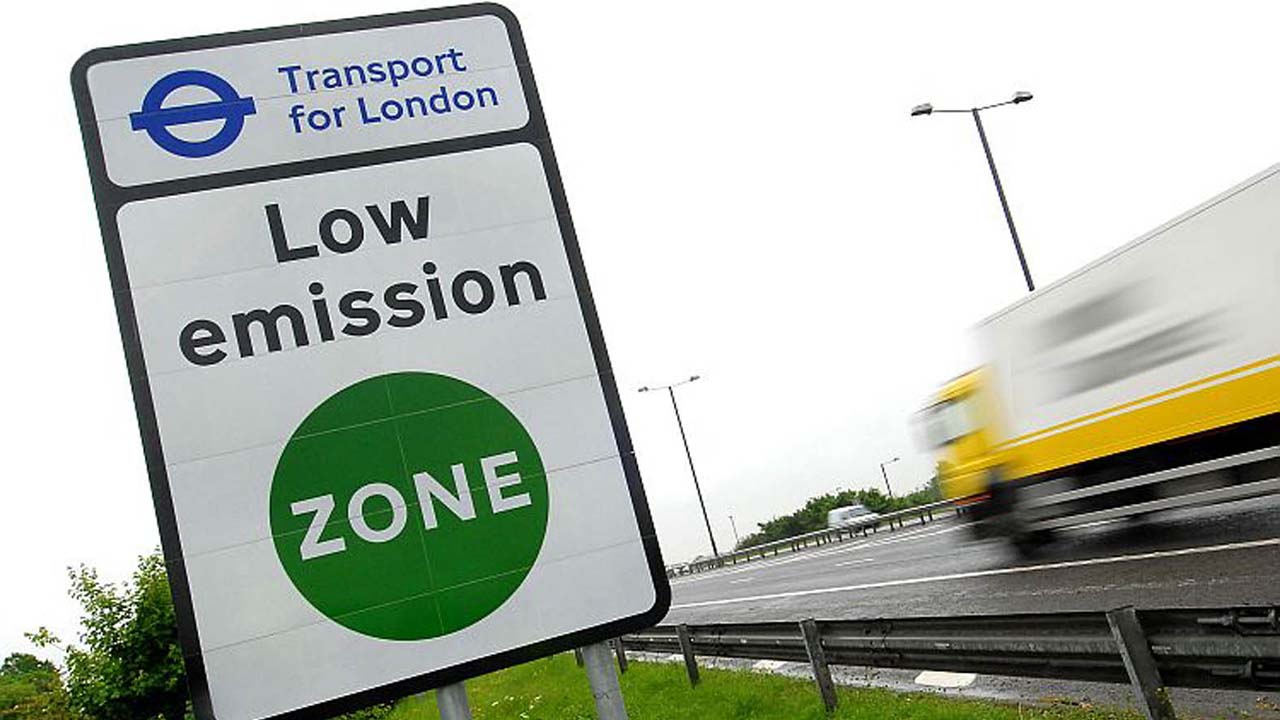 Low emissions zone sign, London