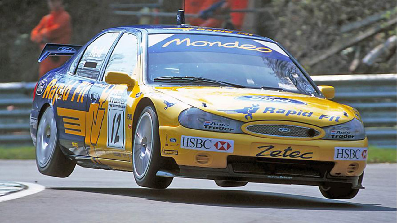 MK2 Ford Mondeo racing in BTCC
