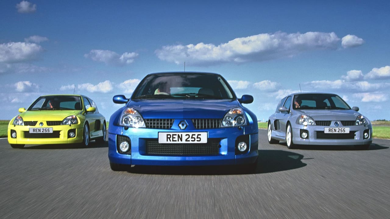 Trio Renault Clio V6 Driving