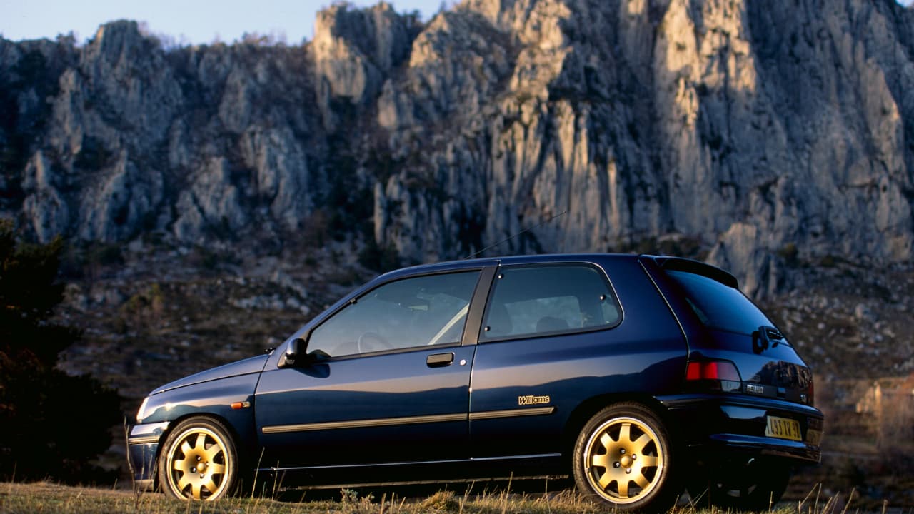 Blue Renault Clio Williams Sideview