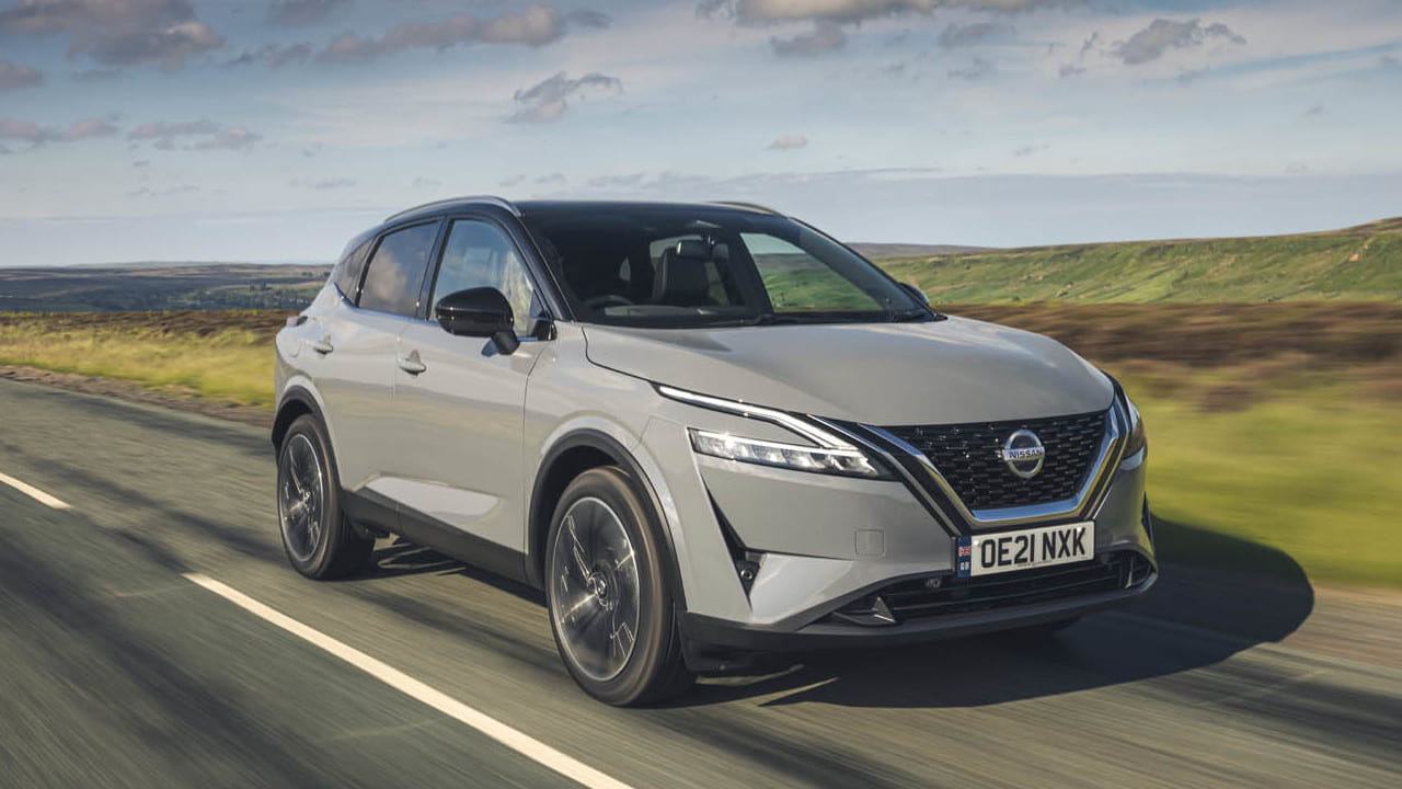 Grey Nissan Qashqai Exterior Front Driving