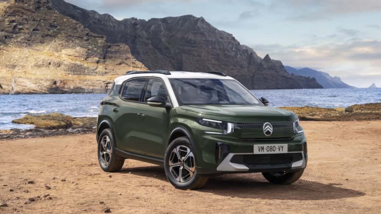Citroen C3 Aircross Green by Water