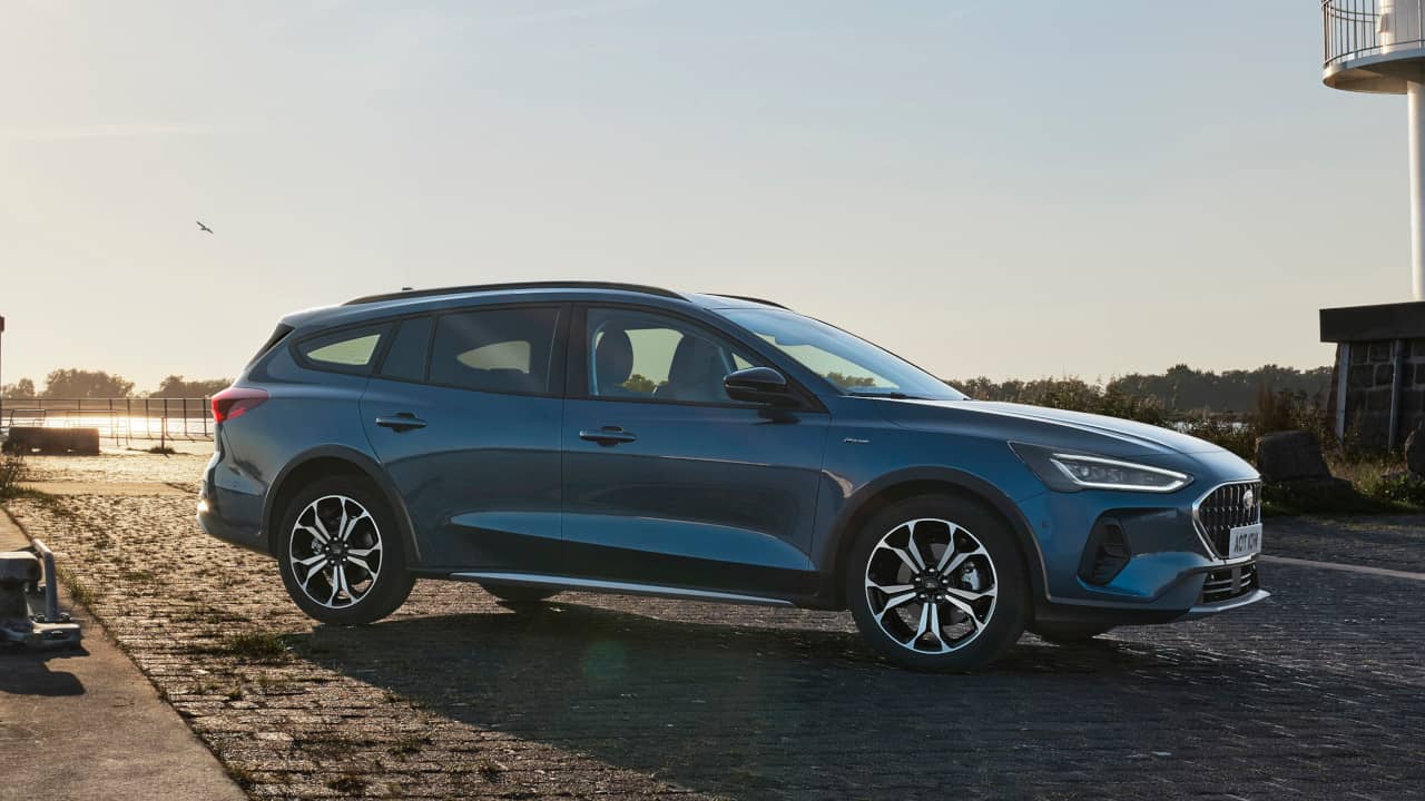 Ford Focus Active X Estate in Blue
