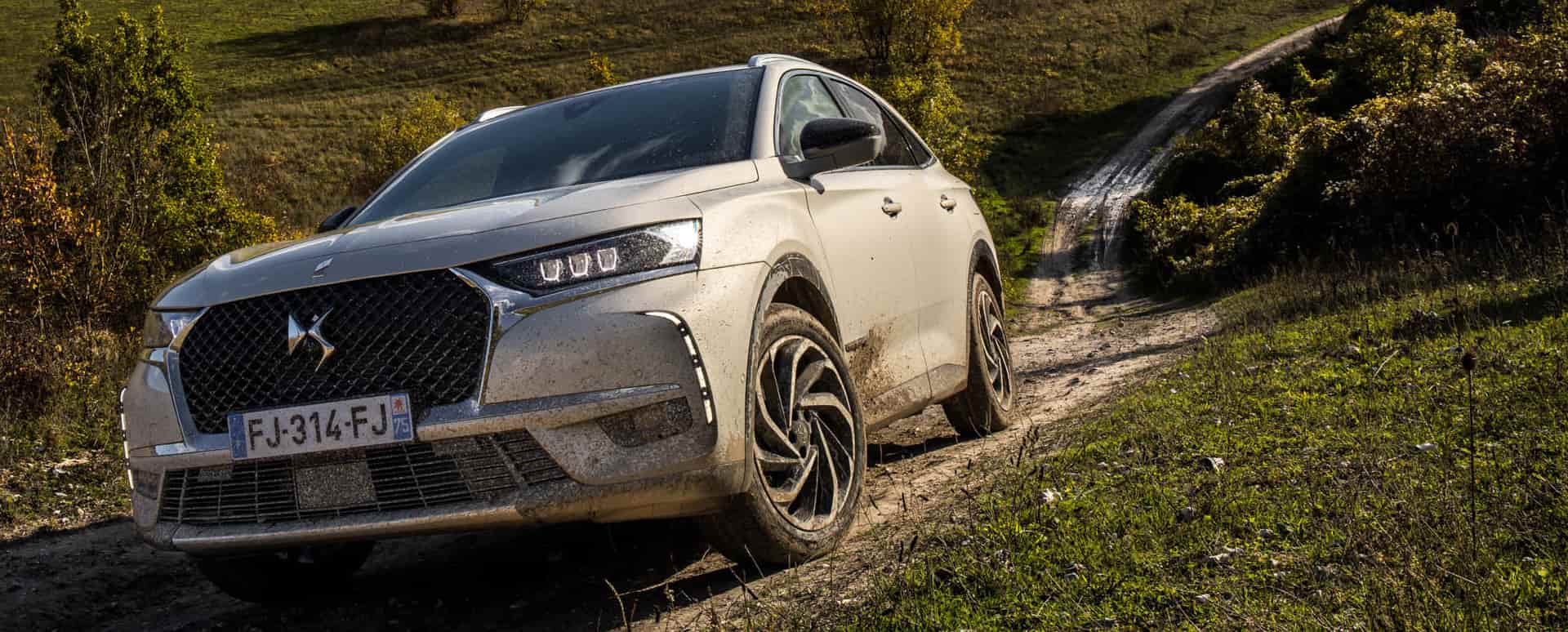 White DS 7 Crossback Exterior Front Off-Road