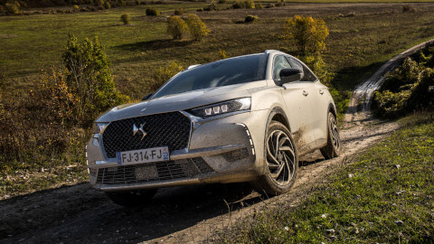 White DS 7 Crossback Exterior Front Off-Road