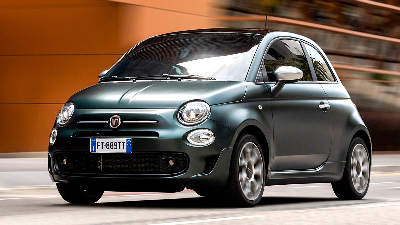 Black Fiat 500, driving