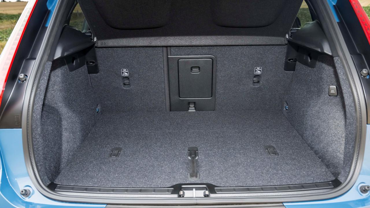 Volvo XC40 boot