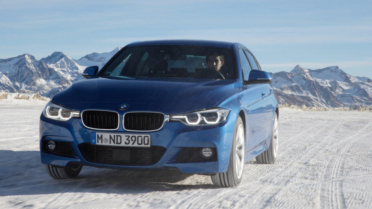 BMW 3 Series Saloon Driving in Snow