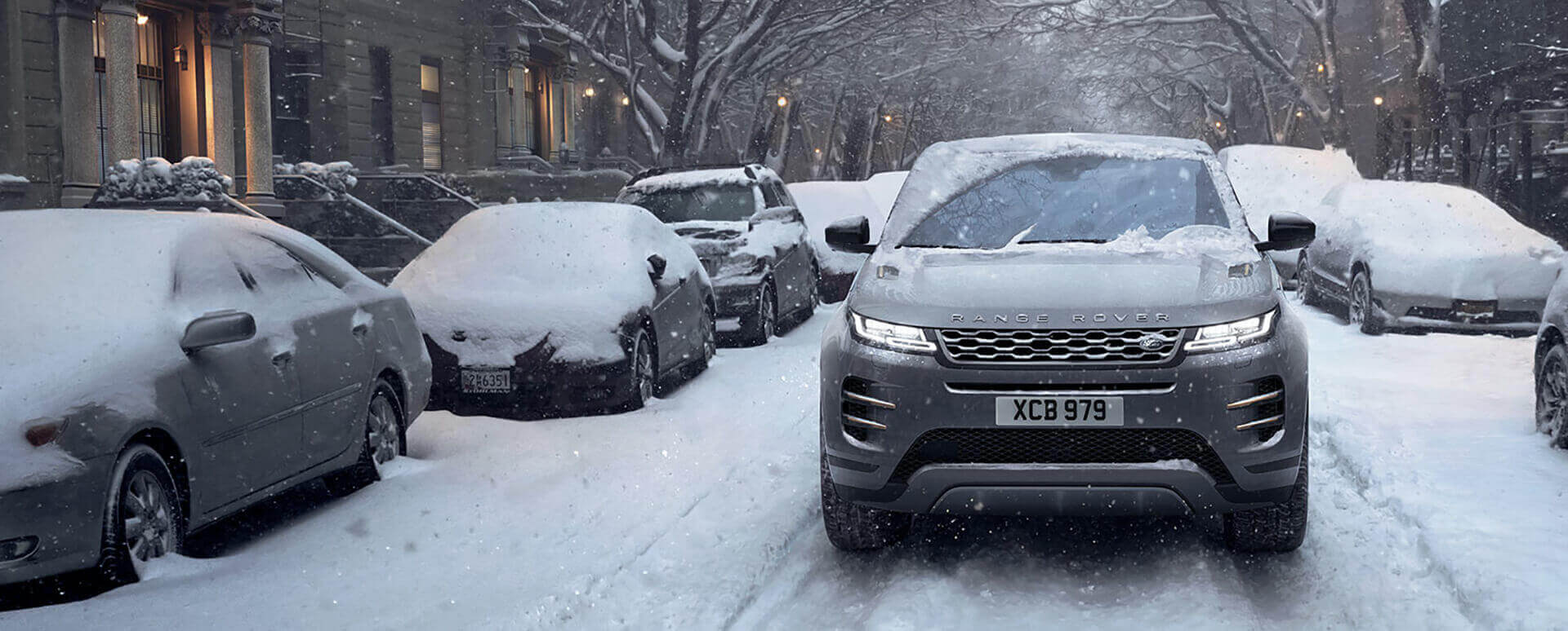 Range Rover Evoque Driving in Snow