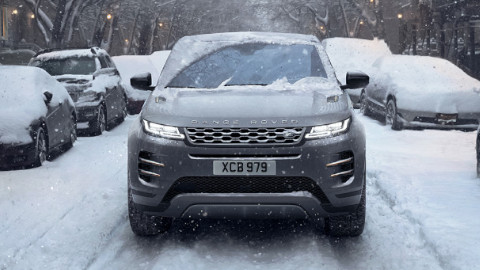 Range Rover Evoque Driving in Snow