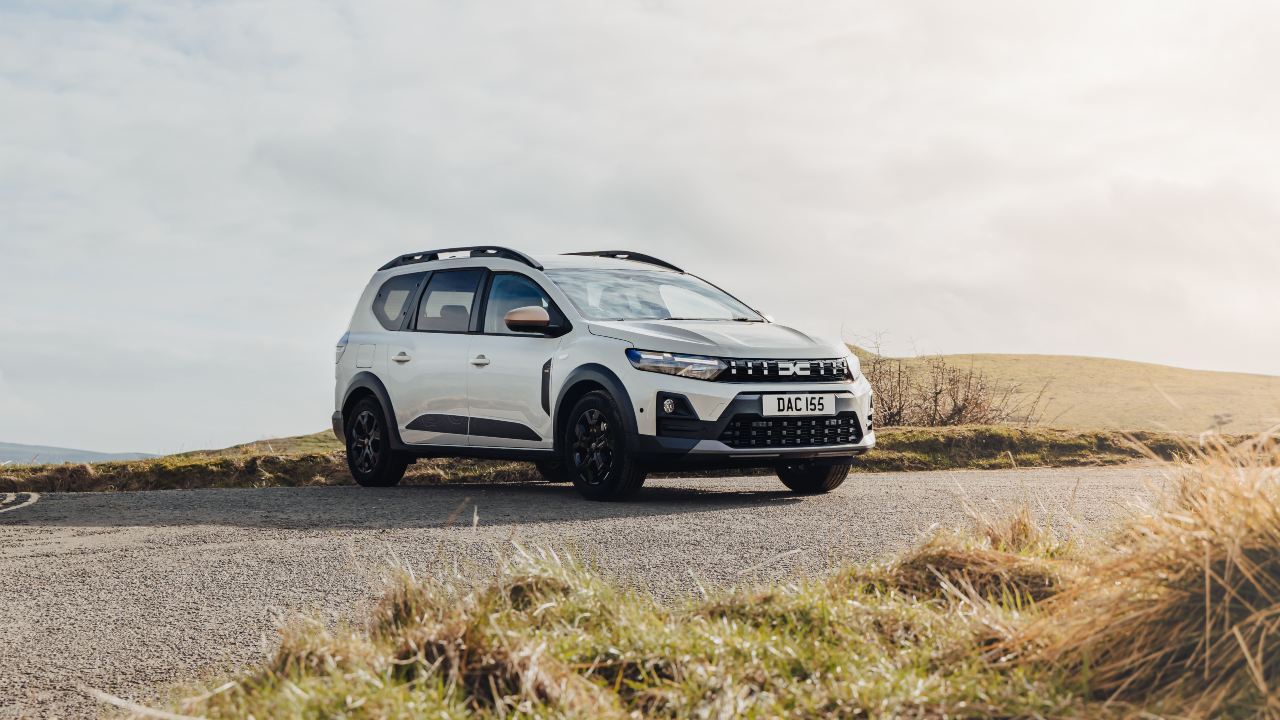 Dacia Jogger White static roadside