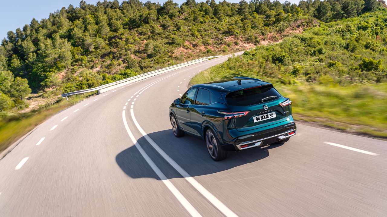 Nissan Qashqai driving rear green 