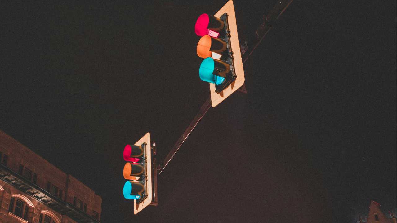 Traffic lights at night