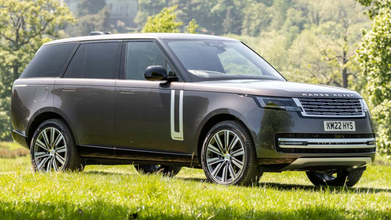 Range Rover in Charente Grey Static