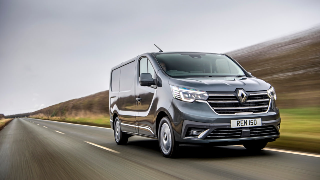 Renault Trafic Exterior Front Driving