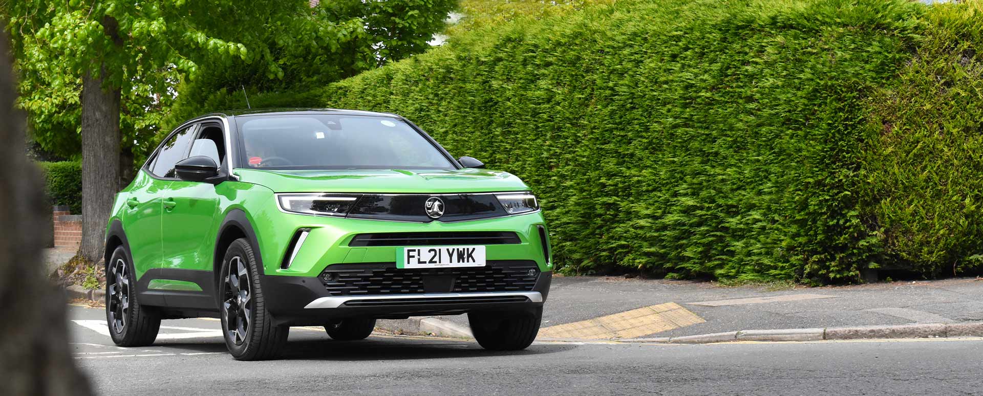 green vauxhall mokka, junction