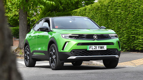 green vauxhall mokka, junction