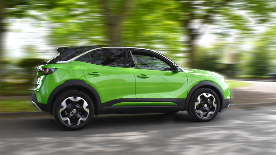 green vauxhall mokka, side motion shot
